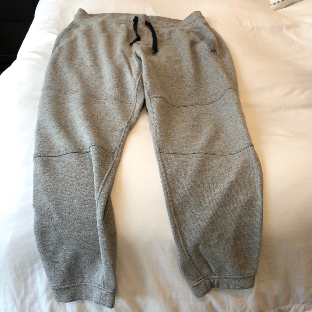 Large men’s lulu sweats/joggers